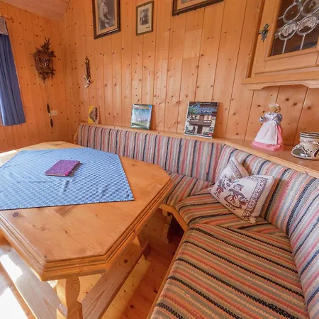 Idyllisches Mit Terrasse